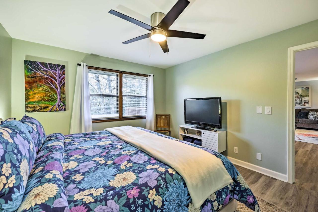 Holiday Island Home Mountain View And Hot Tub! Экстерьер фото