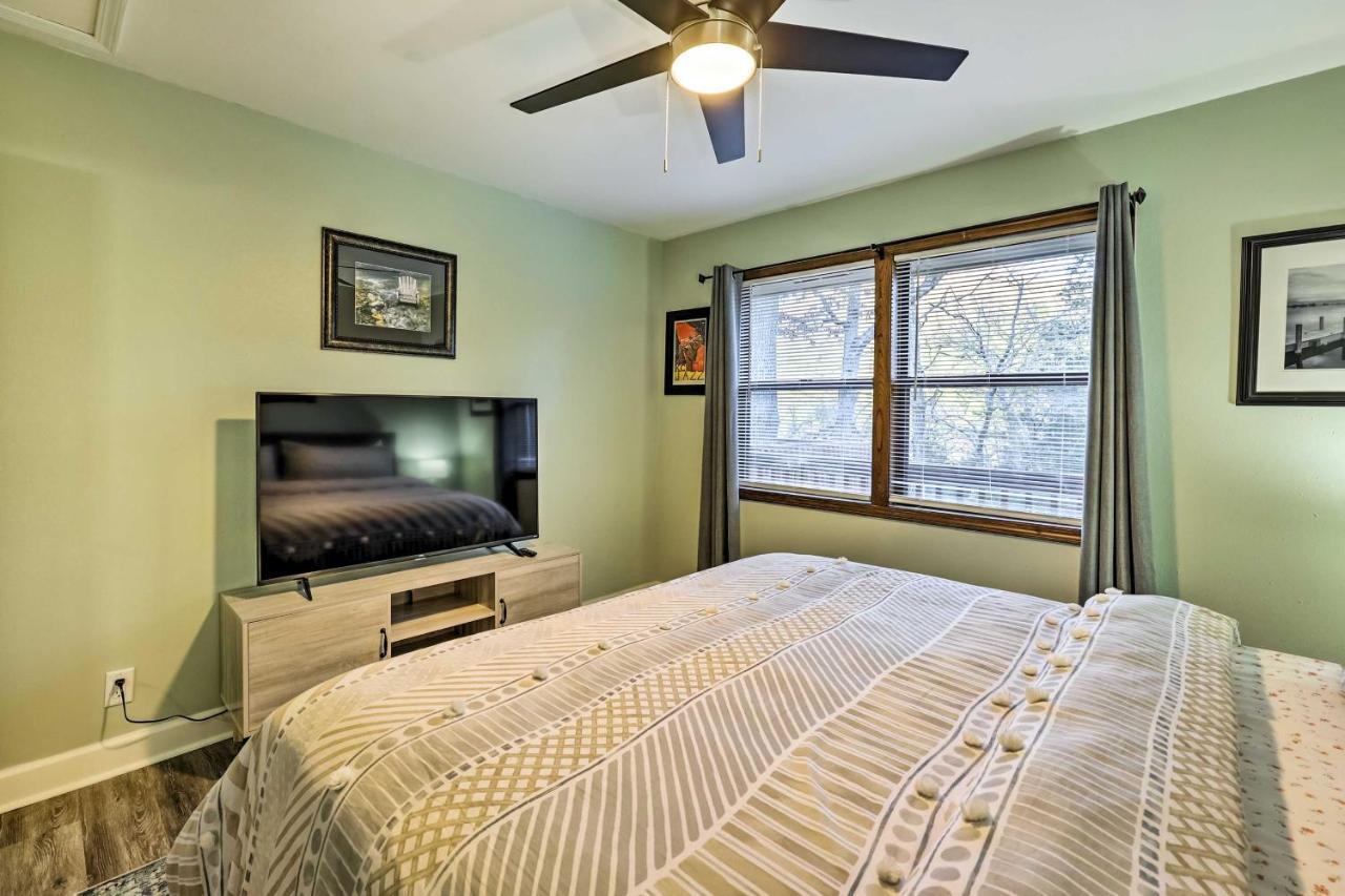 Holiday Island Home Mountain View And Hot Tub! Экстерьер фото
